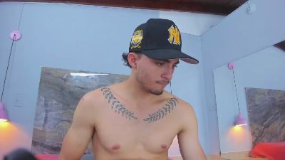 James_06 live cam on Cam4