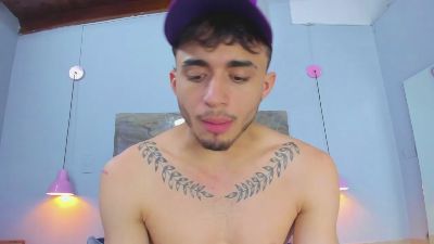 James_06 live cam on Cam4