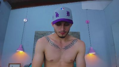 James_06 live cam on Cam4