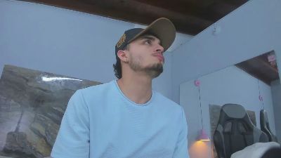 James_06 live cam on Cam4