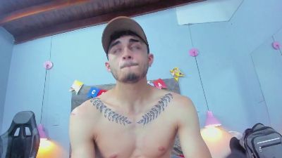 James_06 live cam on Cam4
