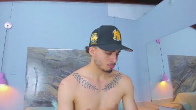 James_06 live cam on Cam4