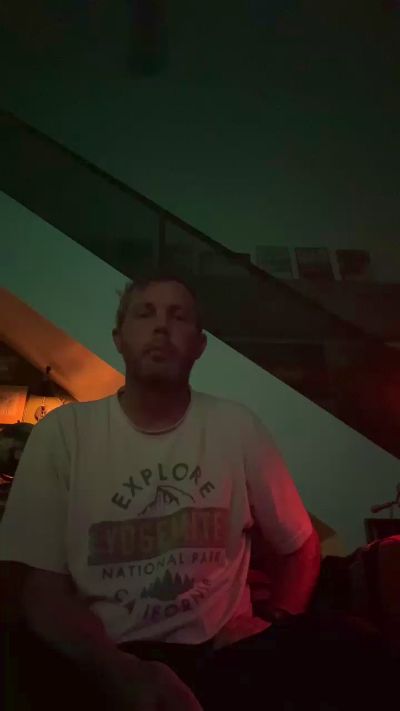 Jamesdean7919 live cam on Cam4