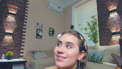 JaniceDeveney live cam on Cam4