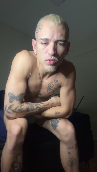JapinhaProfano live cam on Cam4