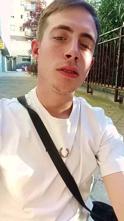 Javi1999_ live cam on Cam4