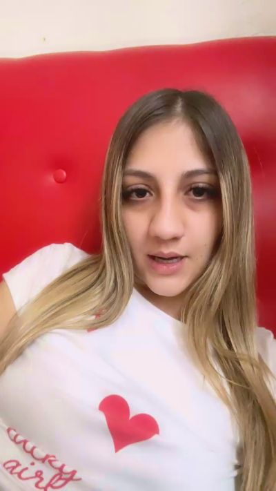Jazblondebaby live cam on Cam4