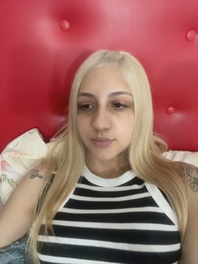 Jazblondebaby live cam on Cam4