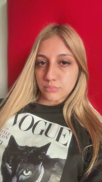 Jazblondebaby live cam on Cam4