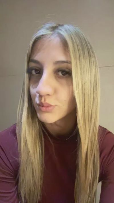 Jazblondebaby live cam on Cam4