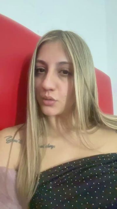 Jazblondebaby live cam on Cam4