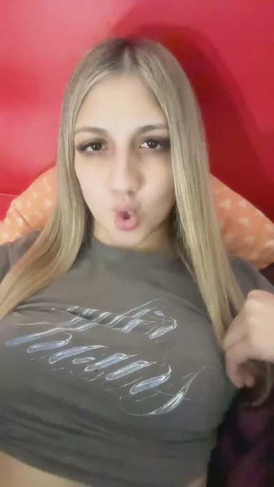 Jazblondebaby live cam on Cam4