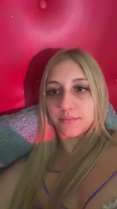 Jazblondebaby live cam on Cam4