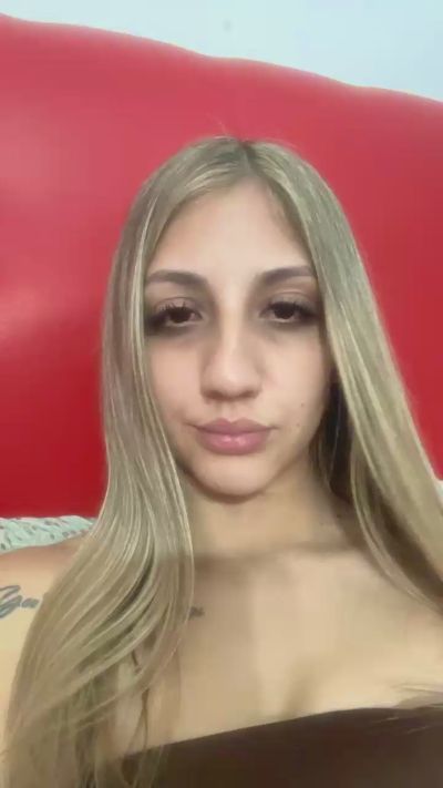 Jazblondebaby live cam on Cam4