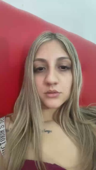 Jazblondebaby live cam on Cam4