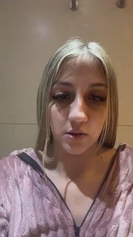 Jazblondebaby live cam on Cam4