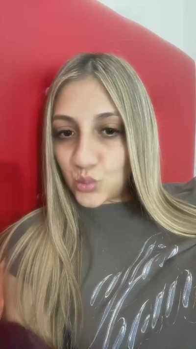 Jazblondebaby live cam on Cam4