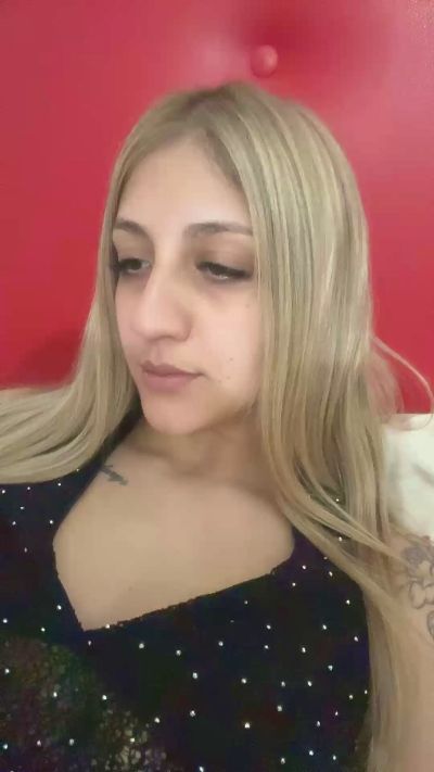 Jazblondebaby live cam on Cam4