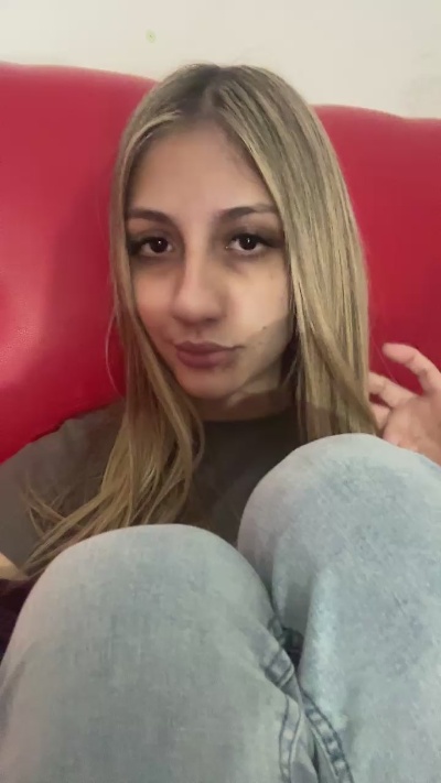 Jazblondebaby live cam on Cam4