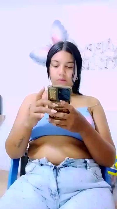 Jeans_Pee live cam on Cam4