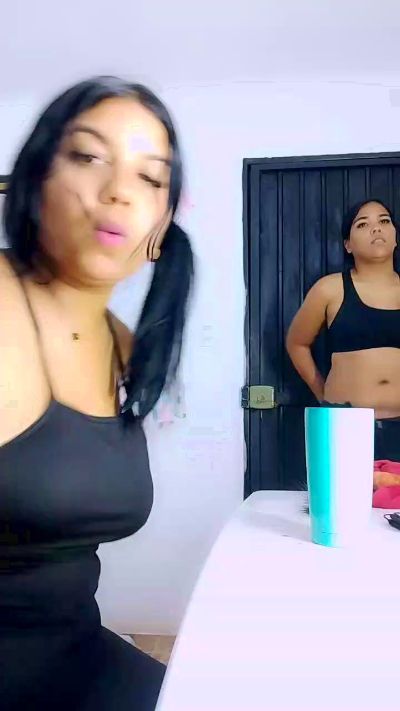 Jeans_Pee live cam on Cam4