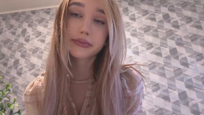 JenaAguero live female webcam from France