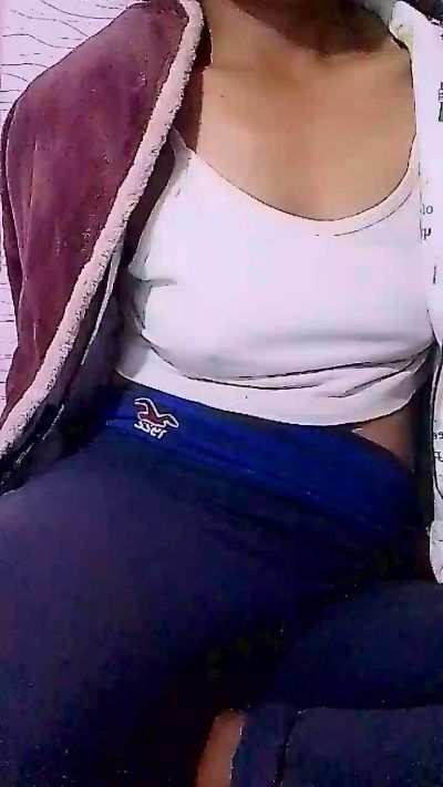 Jennia234 live cam on Cam4