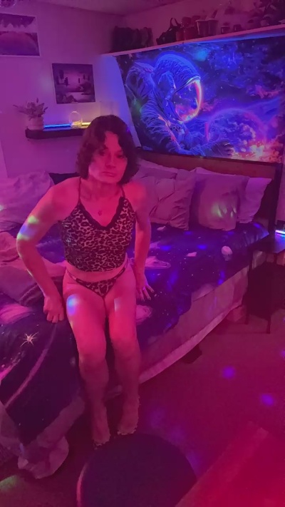 Jennifire33 live cam on Cam4