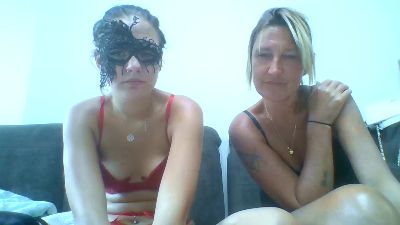 JeuneCharme1 live cam on Cam4