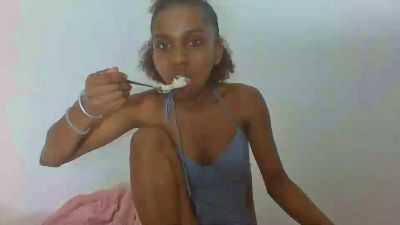 Jhoanne live cam on Cam4