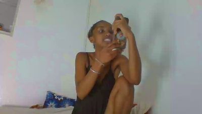 Jhoanne live cam on Cam4