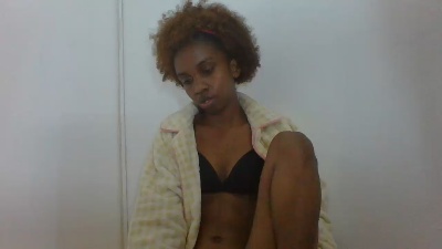Jhoanne live cam on Cam4