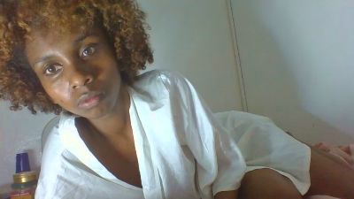 Jhoanne live cam on Cam4