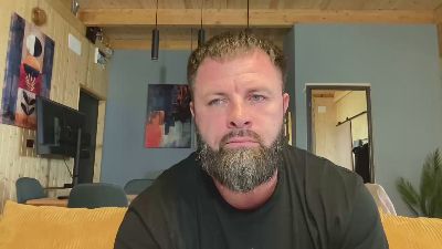 JhonnyAlpha live cam on Cam4