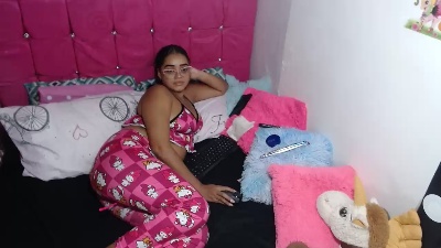 Jocelyne18 live cam on Cam4