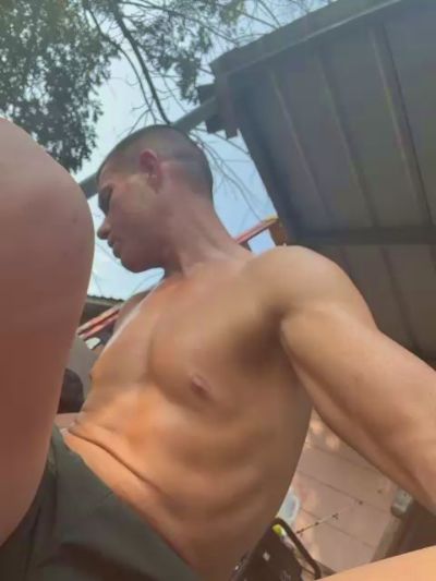 JockNThirsty live cam on Cam4