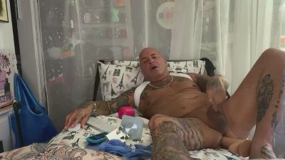 Joeytatts64 live cam on Cam4