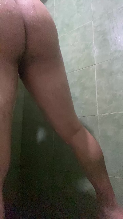 Johan20cmreales live cam on Cam4