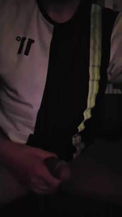 JohnBin95 live cam on Cam4