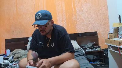 JohnCAlmeida69 live cam on Cam4