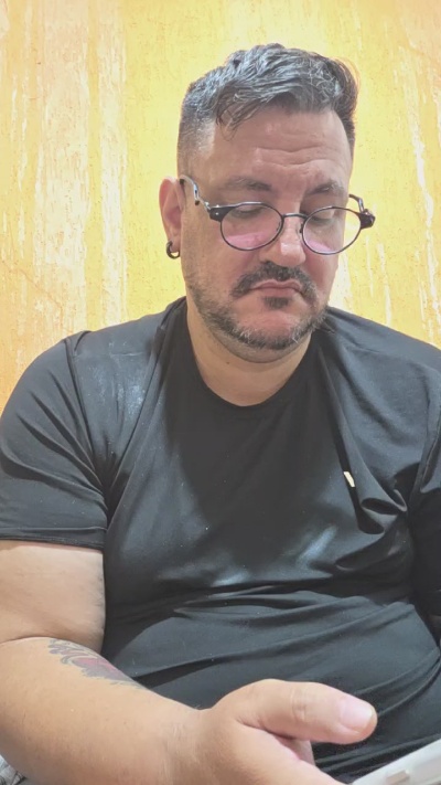 JohnCAlmeida69 live cam on Cam4