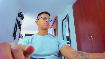 John_pmr live cam on Cam4