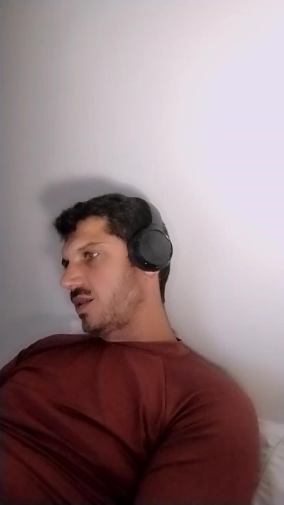 Johnnycruz39 live cam on Cam4