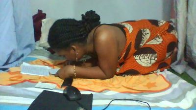 Joliebombe live cam on Cam4