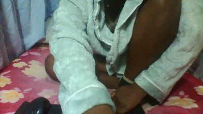 Joliebombe live cam on Cam4