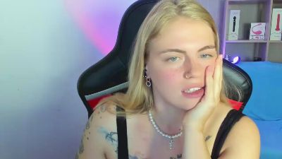 Jolly_Doll live cam on Cam4