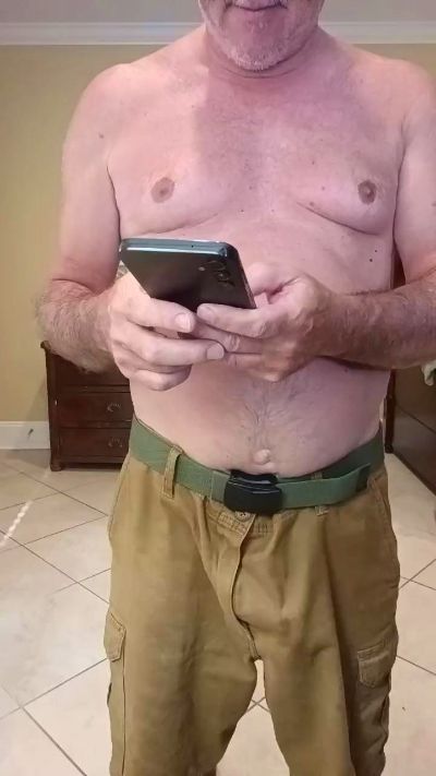 Jollyroger8000 live cam on Cam4