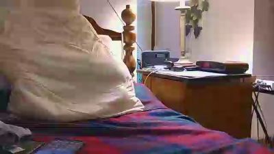Jollyroger8000 live cam on Cam4