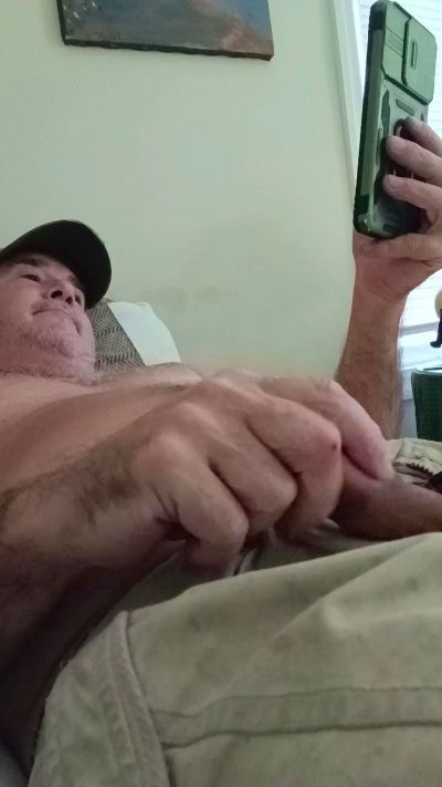 Jollyroger8000 live cam on Cam4