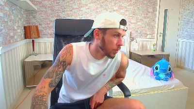 JonahShaw live cam on Cam4